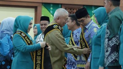 Bupati Tanbu Andi Rudi Latif Beserta Istri Andi Irmayani Rudi Latif Dikukuhkan Sebagai Ayah dan Bunda GenRe 2025