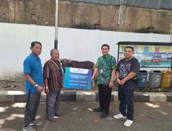 Bank Kalsel Serahkan Dua Ekor Sapi Kurban Kepada Sekretariat DPRD Kalsel