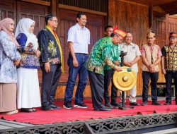 Pemkab Balangan Dukung Pelestarian Tradisi Panen Mesiwah Pare Gumboh di Desa Liyu