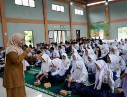 DKP3 Balangan Edukasi Pola Makan Sehat Lewat Program “Berani Gesit” di SMPN 4 Paringin