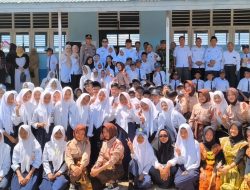Bupati HST Samsul Rizal Bagikan Ribuan Seragam untuk Peserta Didik Baru Jenjang SMP