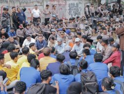 DPRD Kalsel Terima Aksi Damai BEM se-Kalsel, Siap Kawal Aspirasi ke Pusat