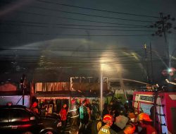 Cucu Menangis Tengah Malam Ingin Minum Susu, Saat ke Dapur Terlihat Rumah Tetangga Kebakaran