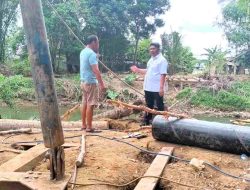 Bupati HST Samsul Rizal Tinjau Progres Pembangunan Jembatan di Desa Aluan Bakti