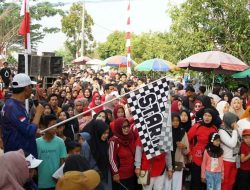 Wabup HSS Lepas Ribuan Peserta Jalan Sehat HUT ke-80 RI di Daha Selatan
