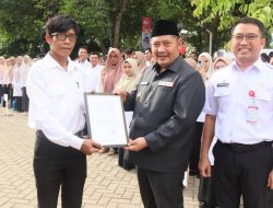 Kado Agustus, Bupati Samsul Rizal Serahkan SK Kenaikan Gaji Ratusan PPPK HST