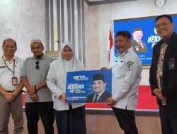 Bupati HST Samsul Rizal dan Ketua Komisi II DPR RI Serahkan Beasiswa PIP untuk Siswa