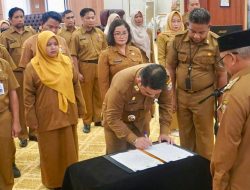 Bupati Kotabaru H. Muhammad Rusli Lantik Pejabat Administrator dan Pengawas