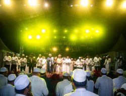 Ribuan Warga HSS Bersholawat Bersama Habib Syech, Wagub Hasnuryadi dan Istri Hadir Meriahkan Acara