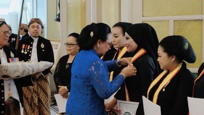 dr. Ayu Widyaningrum Raih Gelar Kehormatan dari Keraton Kasunanan Surakarta Hadiningrat