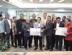 Pimpinan DPRD Kalsel Sampaikan 7 Tuntutan Aliansi Rakyat Kalsel ke DPR RI