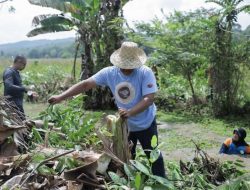 Tanamkan Sila ke-3, H. Kartoyo Turun Langsung dalam Gotong Royong Bersama Masyarakat