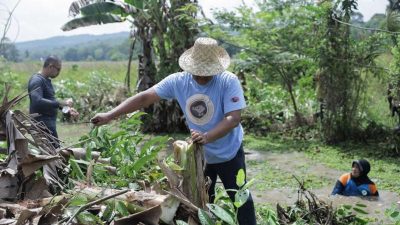 Tanamkan Sila ke-3, H. Kartoyo Turun Langsung dalam Gotong Royong Bersama Masyarakat