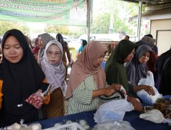 Harga Terjangkau, Warga Halong Antusias Borong Pasar Murah Disperindag