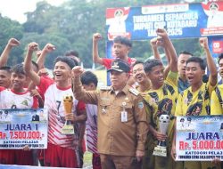 Bupati Kotabaru Tutup Bupati Cup 2025, Surya Samudra FC Juara – Ajang Sportivitas & Kebanggaan Daerah