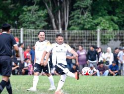 Bupati Samsul Rizal Ikuti Eksibisi Sepak Bola Meriahkan Laga Jelang Final Bupati HST Cup 2025