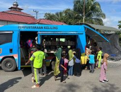 Dorong Budaya Literasi, Dispersip Kalsel dan Mahasiswa KKN UIN Antasari Hadirkan Lapak Baca
