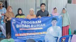Rais Ruhayat Serahkan Bantuan Bedah Rumah di Kuin Cerucuk