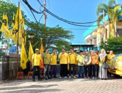 Golkar Kalsel Awali Rangkaian HUT ke-61 dengan Bagi Sembako Gratis