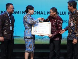 Pemkab Tanah Bumbu Raih Penghargaan TPAKD Terbaik se-Kalimantan, Bupati Andi Rudi Latif Tegaskan Komitmen Perluas Inklusi Keuangan