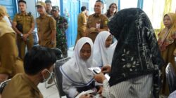 Wali Kota Banjarmasin Tengok Langsung Pelajar Sakit karena Diduga Keracunaan MBG