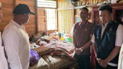 Wujud Kepedulian, Anggota DPRD Banjar Akhmad Riduan Kunjungi Gadis Tegar Perawat Ibunya yang Lumpuh