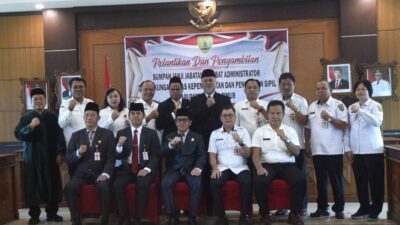 Pj Sekda Bartim Lantik Dua Pejabat Disdukcapil untuk Perkuat Layanan Administrasi Kependudukan