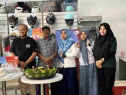 Honda 2 Naga Serahkan Hadiah Umroh Berpasangan, Wujud Nyata Berkah dan Apresiasi untuk Pelanggan Setia