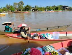 Semarak Hari Pertama Festival Pasar Terapung, Sungai Lok Baintan Dipadati Lomba Jukung