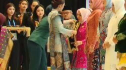 Bunda PAUD Kalsel Hj. Fathul Jannah Muhidin Raih Penghargaan Nasional, Dinobatkan Sebagai Bunda PAUD Terbaik se-Indonesia