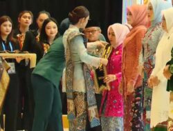 Bunda PAUD Kalsel Hj. Fathul Jannah Muhidin Raih Penghargaan Nasional, Dinobatkan Sebagai Bunda PAUD Terbaik se-Indonesia