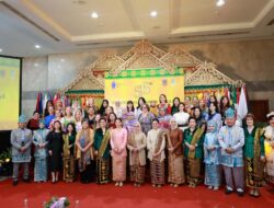 Gubernur Muhidin Dampingi Selvi Gibran Buka Bazar Amal Internasional WIC 2025