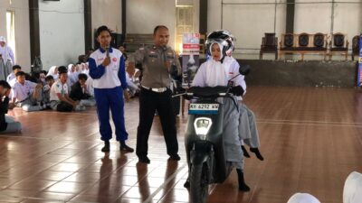 Trio Motor Bawa Motor Listrik ke Sekolah : Siswa SMKN 3 Antusias Ikuti Safety Riding Berbasis Teknologi”