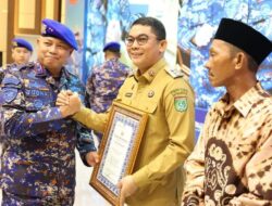 Bupati Tanah Bumbu Raih Penghargaan Polairud ke-75 Berkat Hibah Markas Patroli Muara Bunati