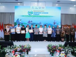 Gubernur Muhidin Terima Penghargaan Bappenas Atas Sukses Geopark Meratus Raih Status UNESCO Global Geopark