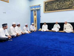 Bupati HST Samsul Rizal Dampingi Ustadz Das’ad Latif Silaturahmi ke Guru Bakhiet