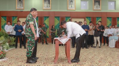 Bupati Andi Rudi Latif Teken Kesepakatan, Tanah Bumbu Tegaskan Dukungan Pembangunan Makodam “Lambung Mangkurat”