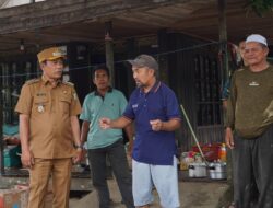 Tinjau Langsung Banjir Bandang, Bupati Balangan Pastikan Rumah Warga Segera Ditangani