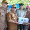 ‎Bupati Kapuas Serahkan Bantuan untuk Korban Kebakaran di Desa Pantai