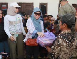 Kembali Salurkan Sembako, Hj. Fathul Jannah Doakan Banjir Jejangkit Batola Segera Surut