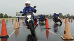 Genangan Banjir Jangan Asal Terobos, Ini Tips #Cari_Aman Berkendara Aman ala Trio Motor Honda