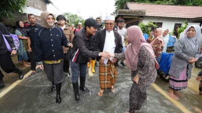 Tinjau Langsung Banjir di Kabupaten Banjar, Wagub Kalsel Hasnuryadi Salurkan Ratusan Bantuan untuk Warga