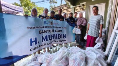 Bantuan Terus Mengalir, Ratusan Warga Pesayangan Terima Sembako dari Gubernur