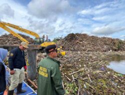 Kayu Hanyut dari Sungai Martapura Ancam Banjarmasin, Wali Kota Dorong Kerja Sama Lintas Daerah