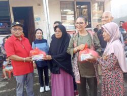 Peduli Warga Terdampak Banjir, Saut Nathan Samosir Bagikan Ratusan Paket Bantuan