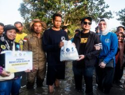 Salam dan Doa Gubernur H. Muhidin Menguatkan Warga Banjir Desa Tebing Rimbah