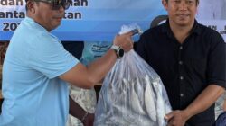 Banjir Berkepanjangan di Paku Alam, Dislautkan Prov Kalsel Salurkan Bantuan Ikan dan Sembako untuk Warga
