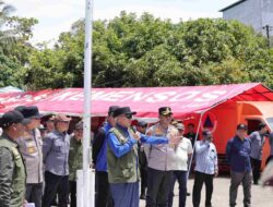 Air Belum Surut, Bantuan Datang : Gubernur H. Muhidin Ringankan Beban Warga Banjir Banjar