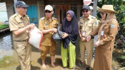 Wabup HSS Apresiasi Swadaya Warga Bangun Tanggul di Tengah Banjir Taniran Kubah
