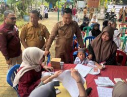 Perkuat Perlindungan Kelompok Rentan, Dinsos Balangan Salurkan Bansos di Awayan